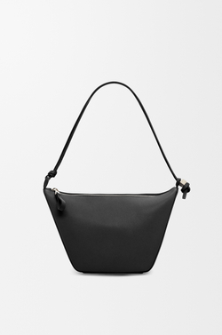 Loewe Мини сумка-хобо Hammock из классической телячьей кожи, черный