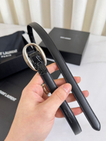 Женский ремень Saint Laurent 1,5 см — чёрный с тиснением и овальной серебристой пряжкой — фото 3