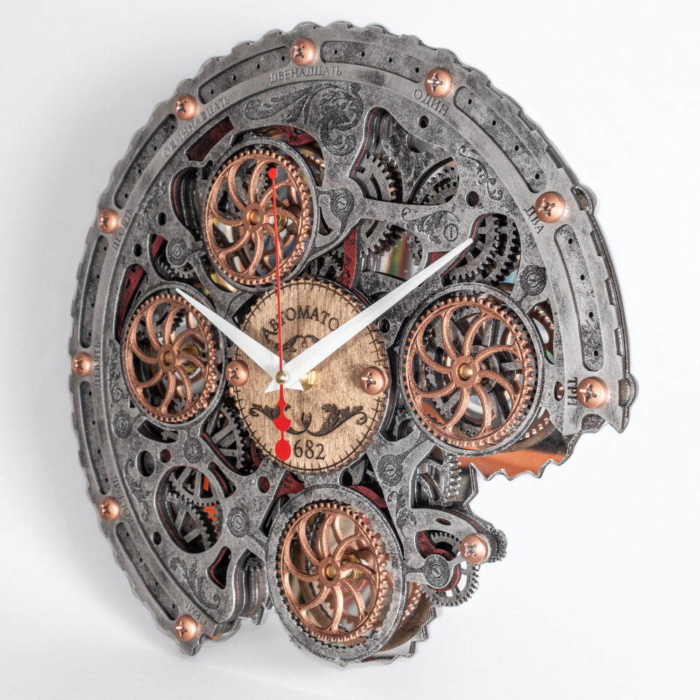 Настенные часы WOODandROOT Automaton Bite 1682 в цвете старый металл — четыре вращающиеся шестерёнки и асимметричный корпус