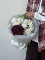 БУКЕТ НЕДЕЛИ из кустовой хризантемы, хризантемы бигуди и альстромерии размер S