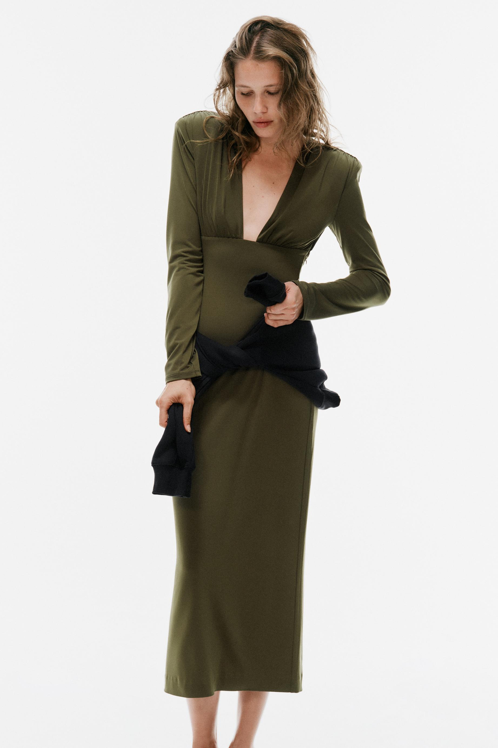 ПЛАТЬЕ МИДИ С ПОДПЛЕЧНИКАМИ — ZARA