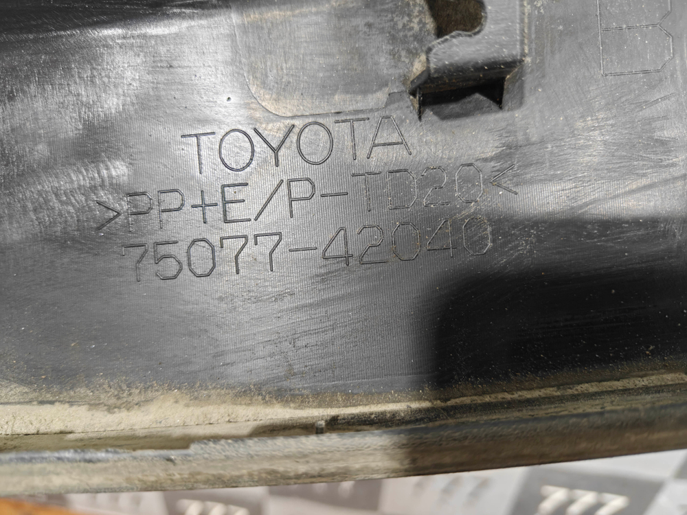 Накладка двери задней правой Toyota RAV4 V (XA50) 18-нв Б/У Оригинал 7507742040