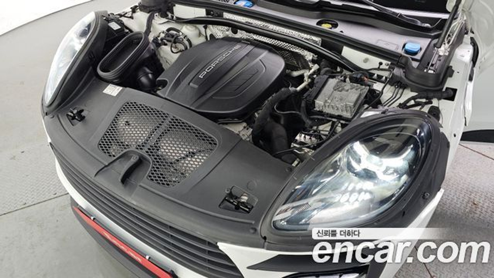 Porsche Macan 2.0 — 2020
