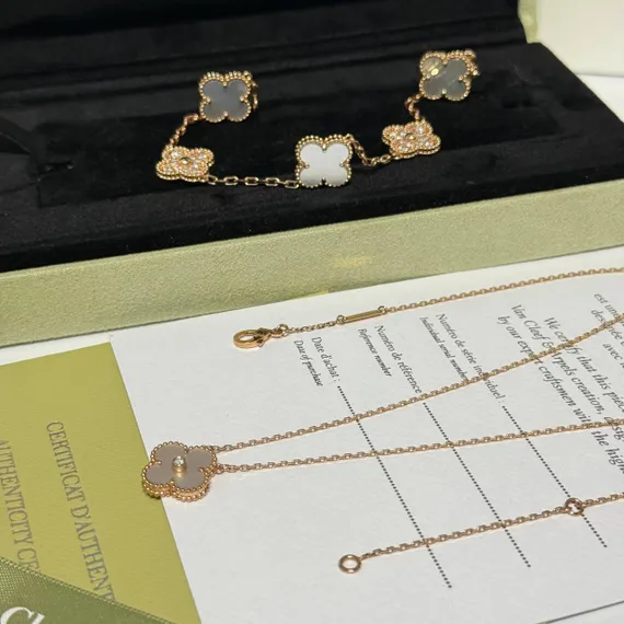 Подвеска Van Cleef & Arpels Alhambra