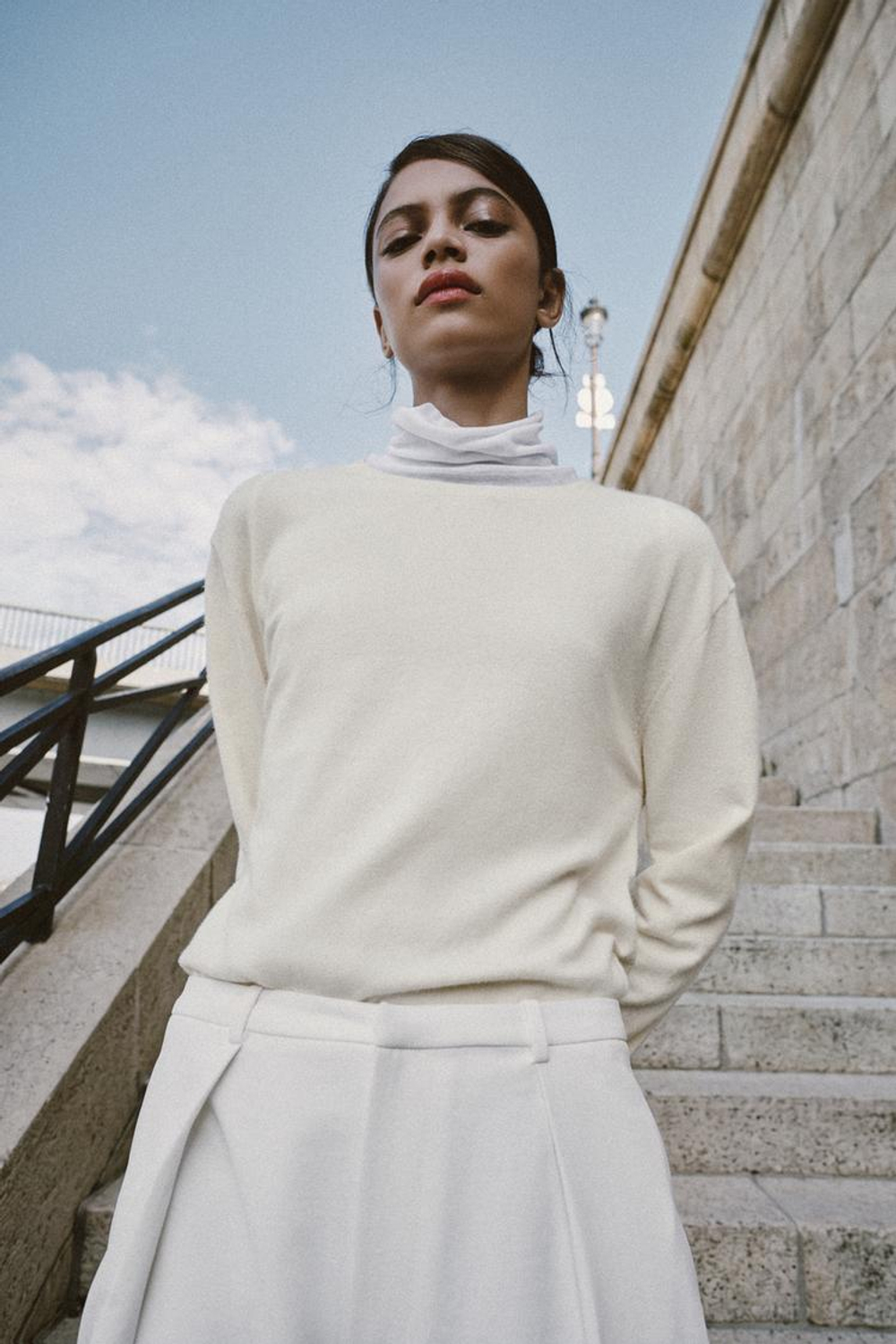ZARA БРЮКИ BARREL С ЗАЩИПАМИ, ЭКРЮ