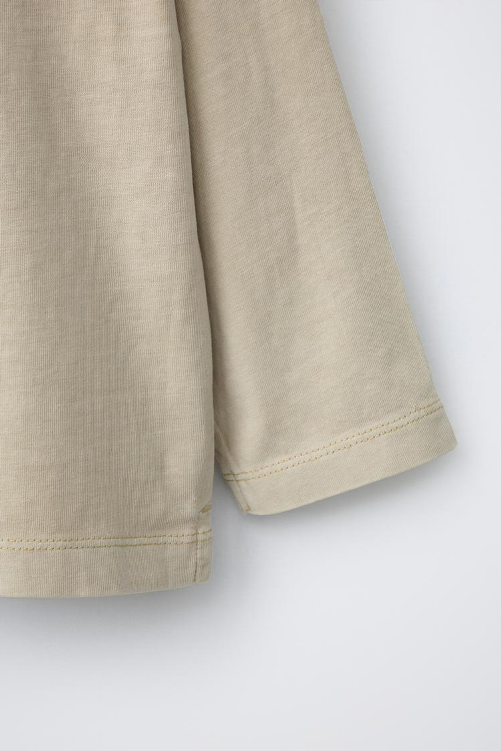 ZARA ФУТБОЛКА GARMENT DEY, ЦВЕТ СЛОНОВОЙ КОСТИ