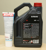 АКЦИЯ! Масло Motul Outboard 2T 5л + Трансмиссионное масло Translube 90 в подарок!