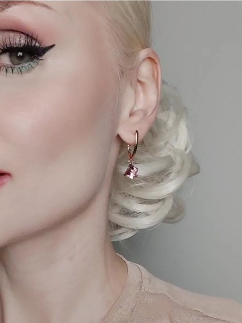 Серьги-подвески Миражи с розовым кубиком Swarovski