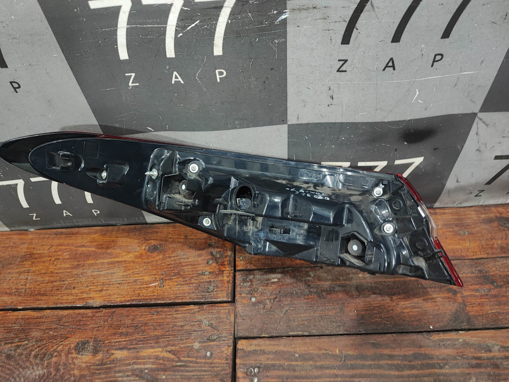 Фонарь пpавый LED Toyota Camry 70 USA 17-нв Б/У Оригинал 8155006730