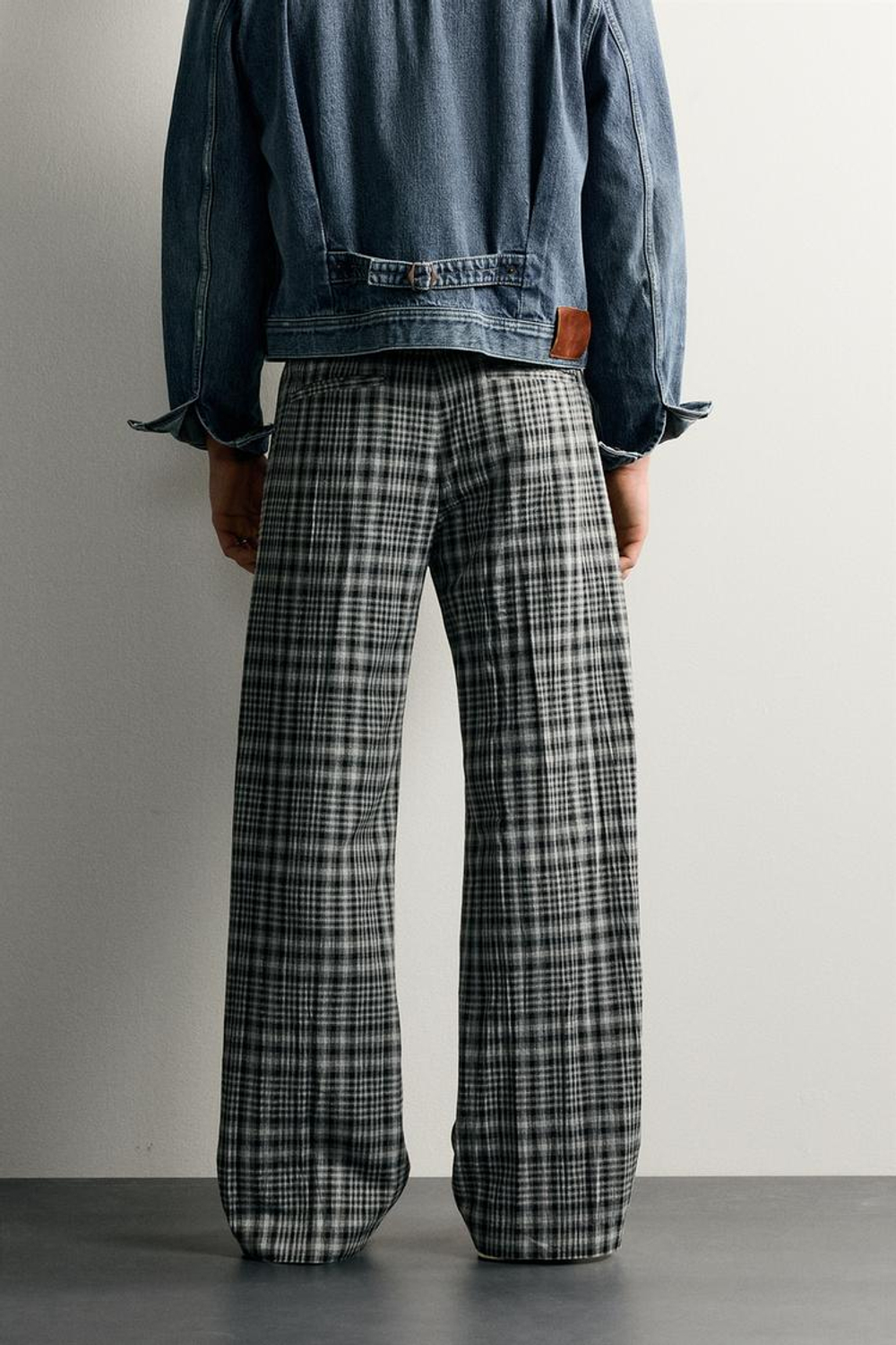 ZARA БРЮКИ FLARE FIT В КЛЕТКУ, СЕРЫЙ