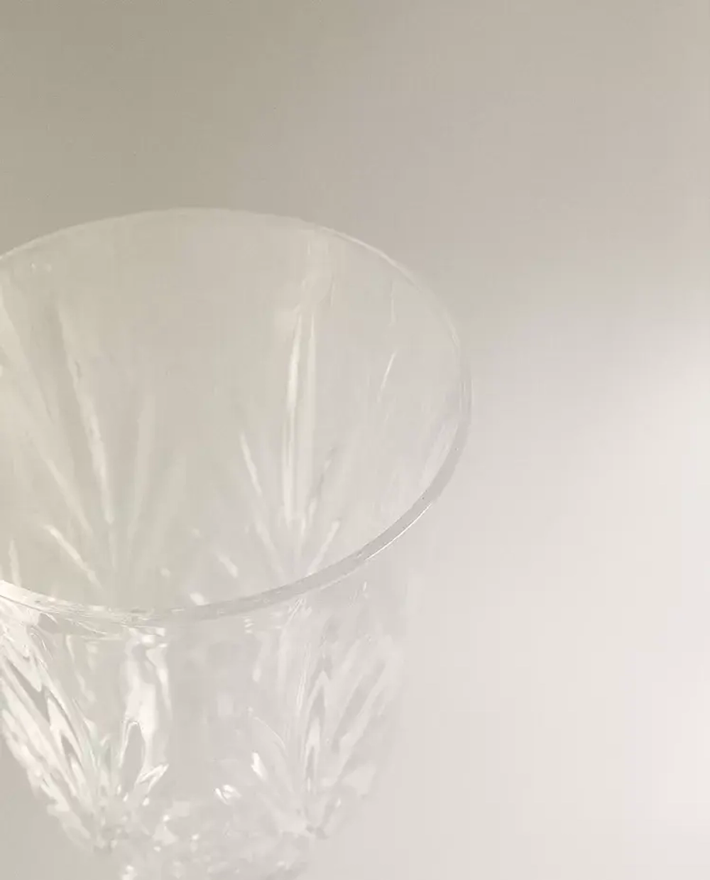 ZARA HOME БОКАЛ ИЗ ХРУСТАЛЬНОГО СТЕКЛА С ГРАВИРОВКОЙ ДЛЯ ВИНА, ПРОЗРАЧНЫЙ