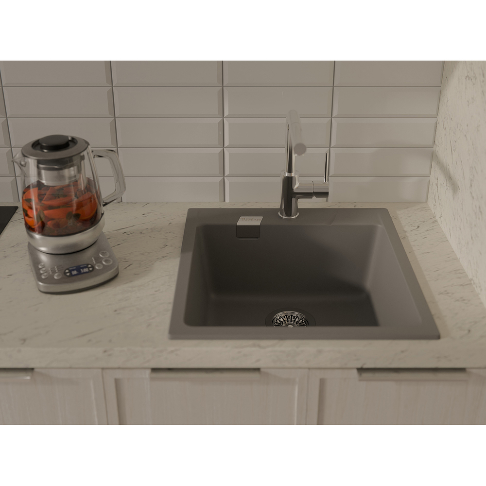Rivelato RAUM RM-50 grigio metallizzato
