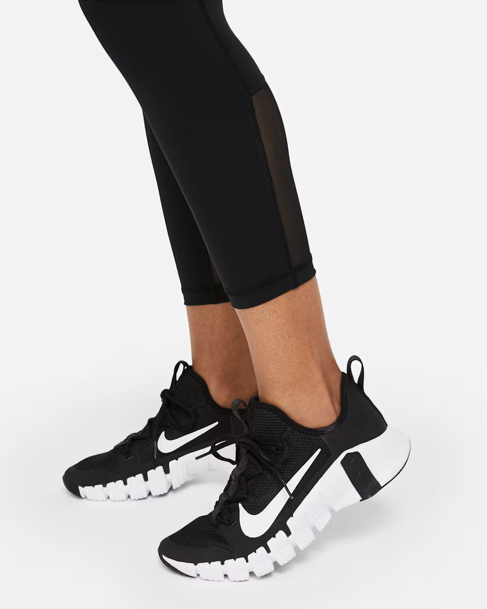 Nike Pro Женские укороченные леггинсы с вставками из сетки - NIKE
