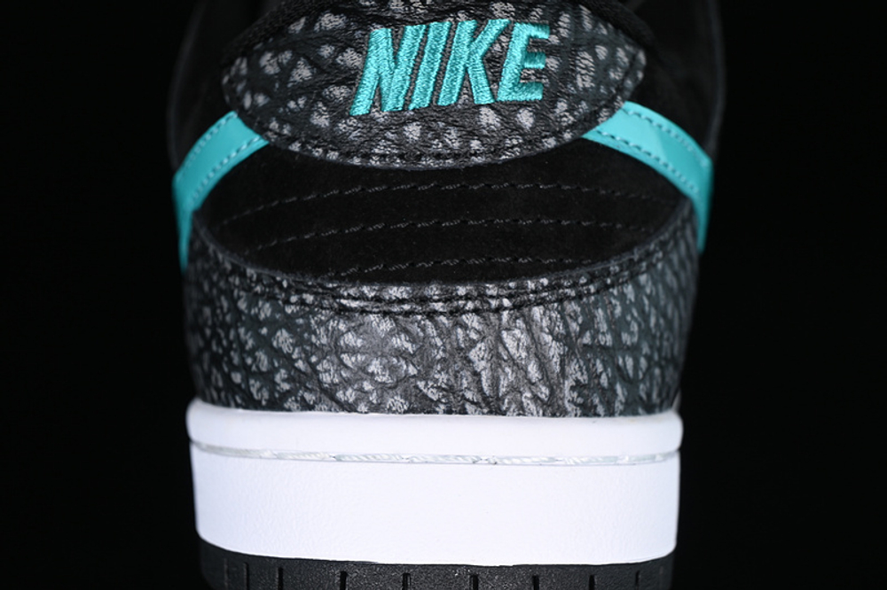 Nike SB Dunk Low atmos Elephant