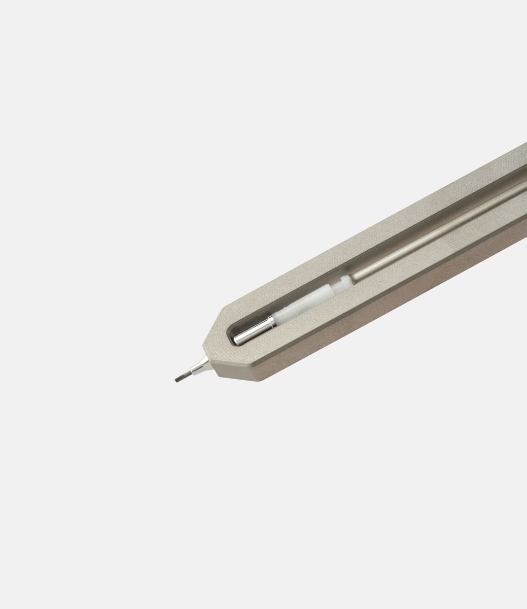 CW&T Pencil Type-C Titanium — механический карандаш-закладка из титана