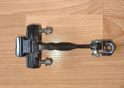 Ограничитель задней двери ford focus 3 - BM51A27200AA