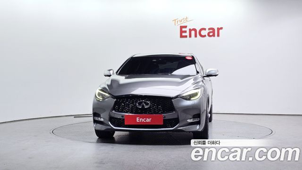 Infiniti Q30 2.0 — 2017