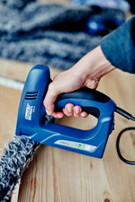 RAPID R:El.Staple Gun ESN114, тип 140 и гвоздей 300, 2-в-1, нейлер-степлер (гвозде/скобозабиватель) электрический для скоб (5000131)