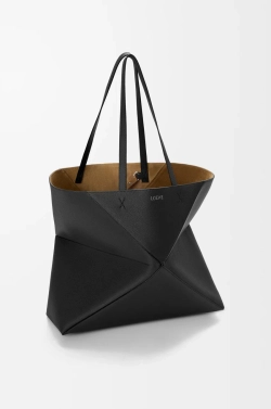 Loewe Большая сумка-тоут Puzzle Fold из мягкой зернистой телячьей кожи, черный