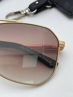 Солнцезащитные очки Prada