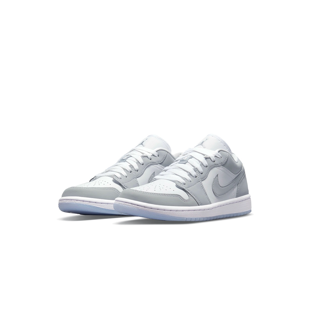 alt="Женские кроссовки Jordan 1 Low Wolf Grey арт. DC0774-105 вид спереди"