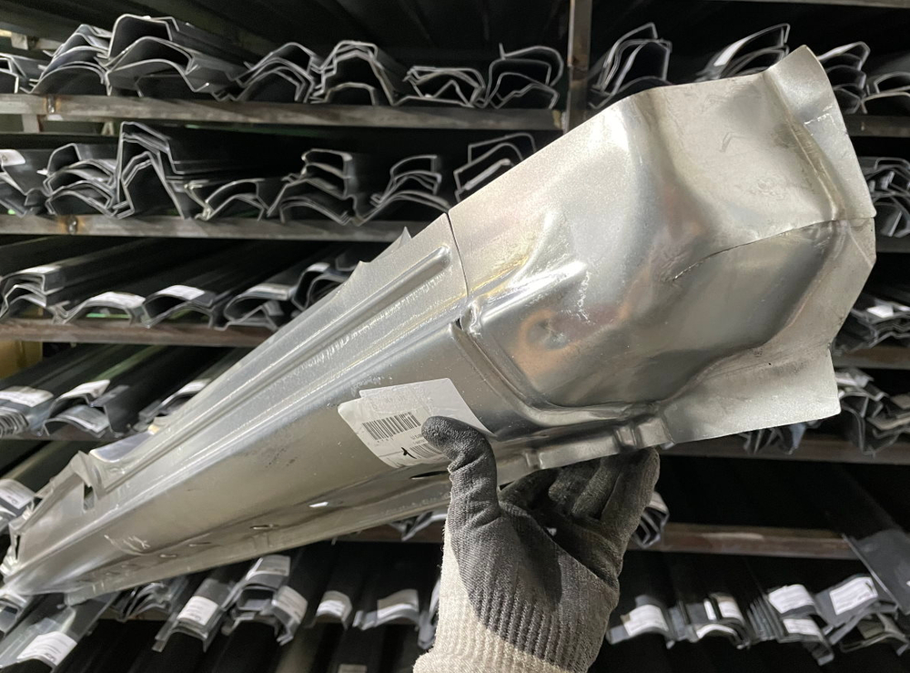 Порог правый Mazda 5 (Premacy) 2005-2010 (Klokkerholm)