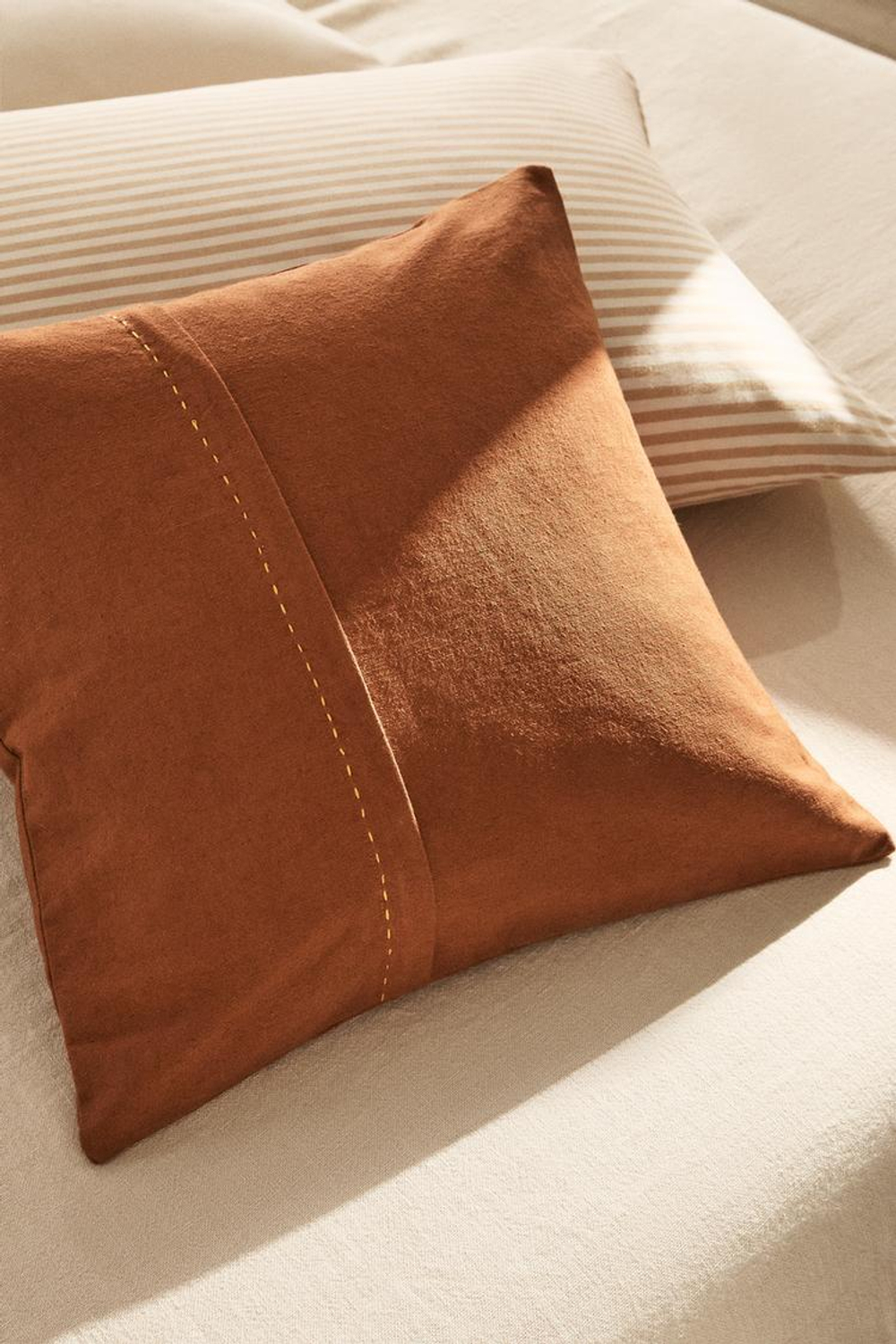 ZARA HOME ЧЕХОЛ ДЛЯ ДЕКОРАТИВНОЙ ПОДУШКИ ИЗ СМЕСОВОГО ЛЬНА, ТЕРРАКОТОВЫЙ