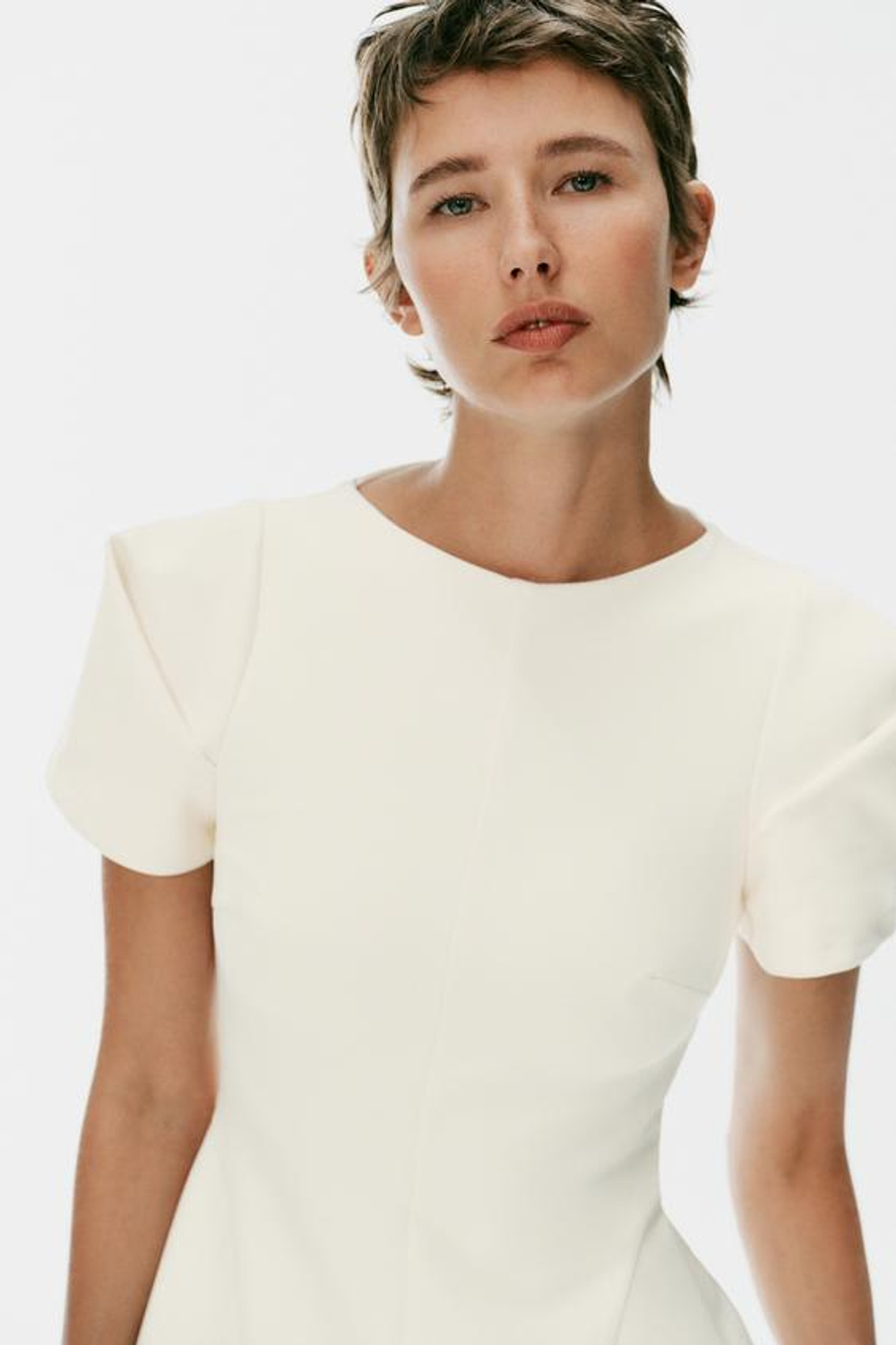 ZARA МИНИ-ПЛАТЬЕ СО СКЛАДКАМИ, ЖЕЛТОВАТО-БЕЛЫЙ