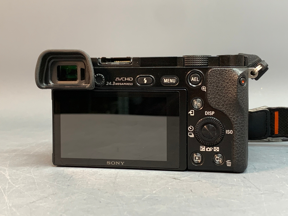 Sony A6000 kit 16-50mm 1.8 OSS 7.925 Кадров