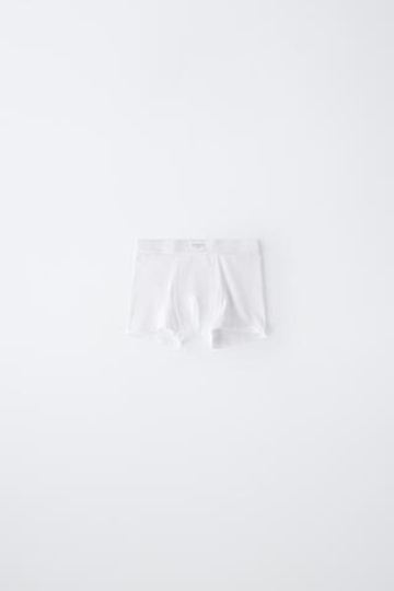 ZARA НАБОР ИЗ ТРЕХ ОДНОТОННЫХ ТРУСОВ-БОКСЕРОВ С НАШИВКОЙ, БЕЛЫЙ