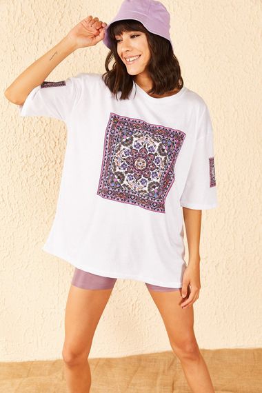 Qadın üçün geniş ölçülü ağ t-shirt 10701058
