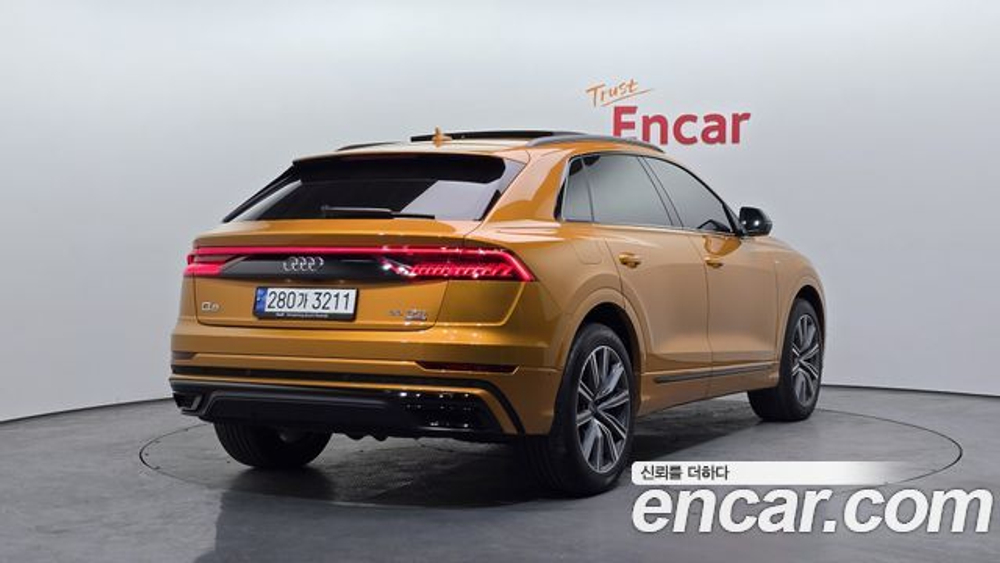 Audi Q8 55 TFSI Quattro Premium — 2021