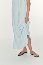 ДЛИННОЕ СТРУЯЩЕЕСЯ ПЛАТЬЕ — ZARA