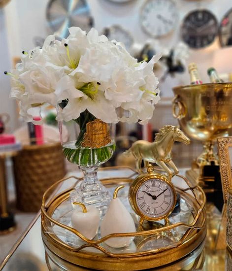 Букет белых роз и лилий Versailles Lilies & Roses, Cote Noire