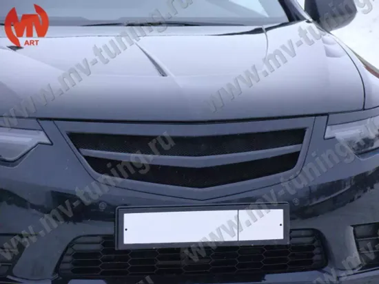 Планка в решетку радиатора "Sport" для Honda Accord 8