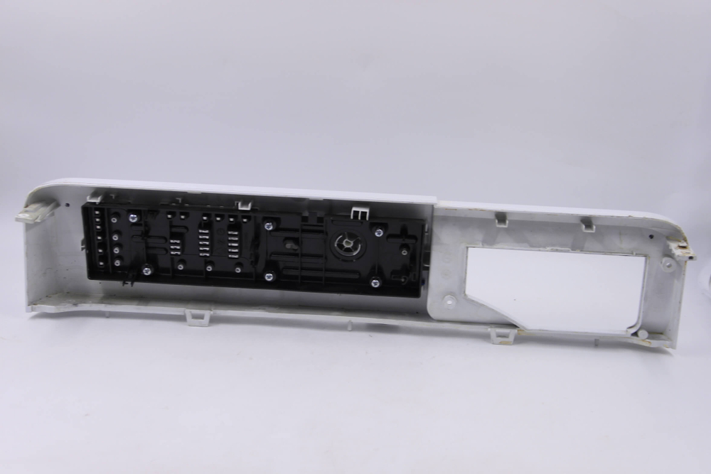 Пластик стиральной машины Indesit NIL 505 L S