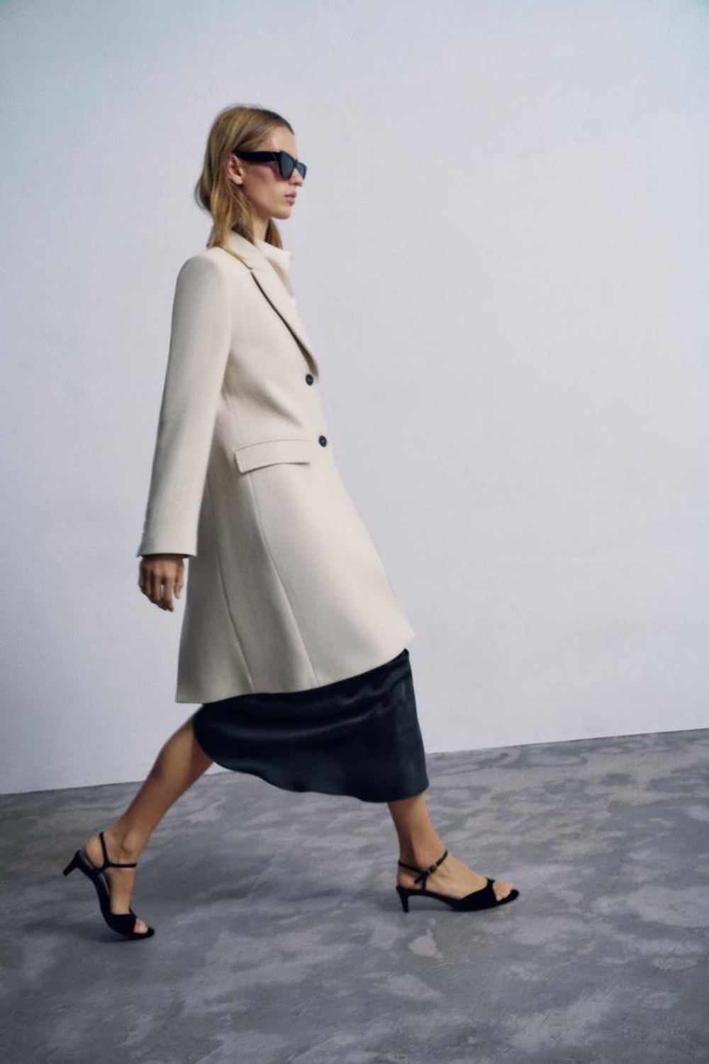 ZARA ПАЛЬТО С ПОДПЛЕЧНИКАМИ, БЕЖЕВЫЙ