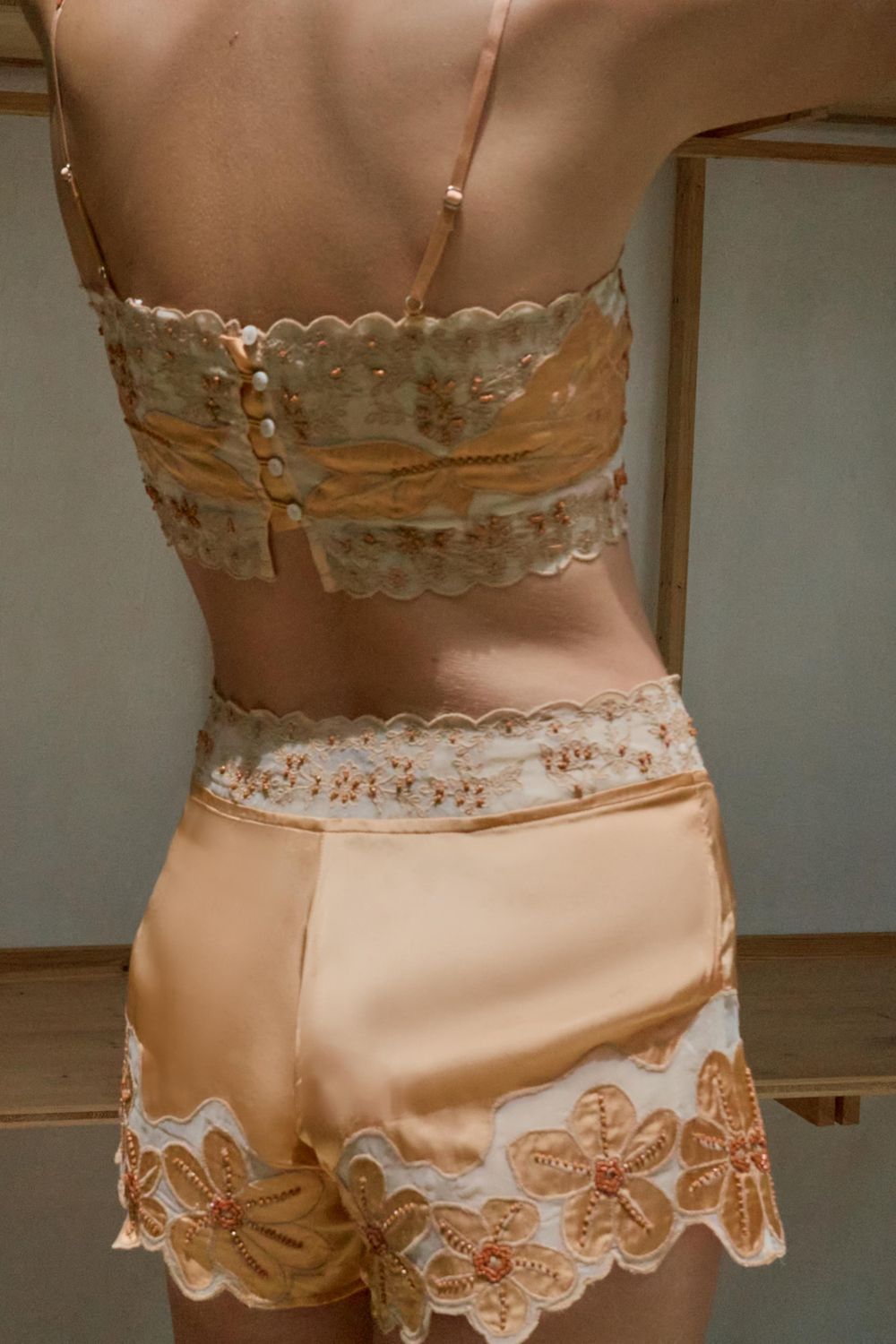ШОРТЫ С ВЫШИВКОЙ И БИСЕРОМ — ZARA