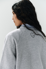ТОЛСТОВКА С НАДПИСЬЮ — ZARA