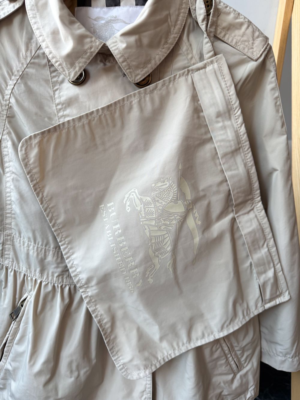 Плащ Burberry, 116