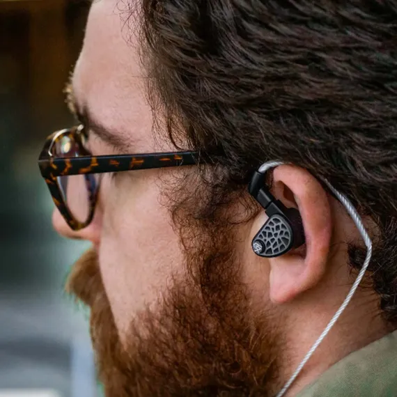 64 Audio U18s
