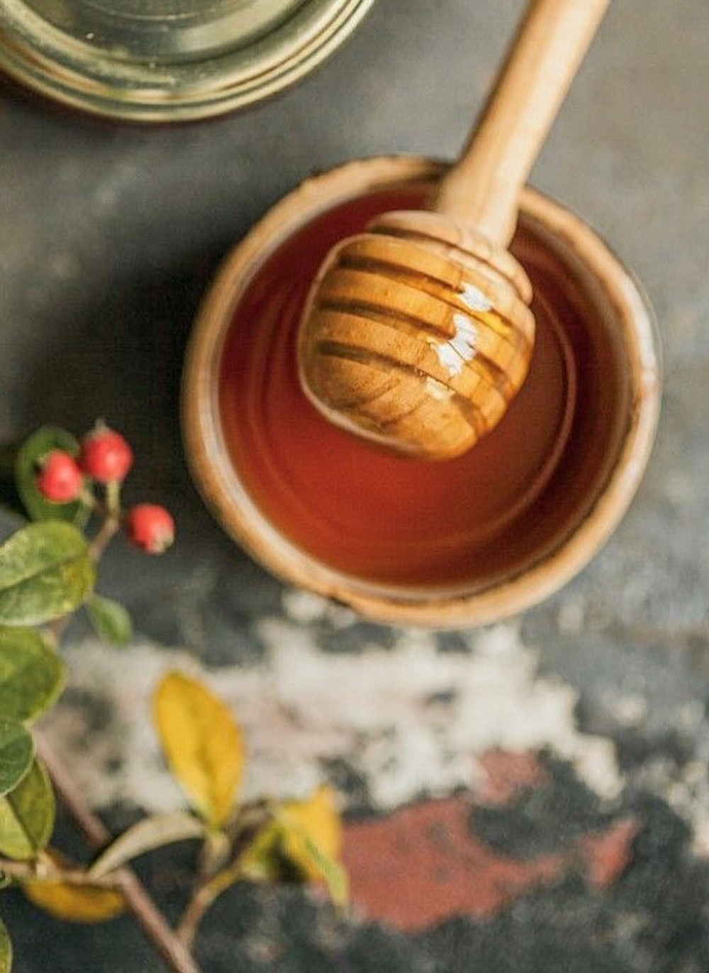 Подарочный набор мёда с ложкой (с кедровым орехом, 300 г; боярышниковый, 300 г)