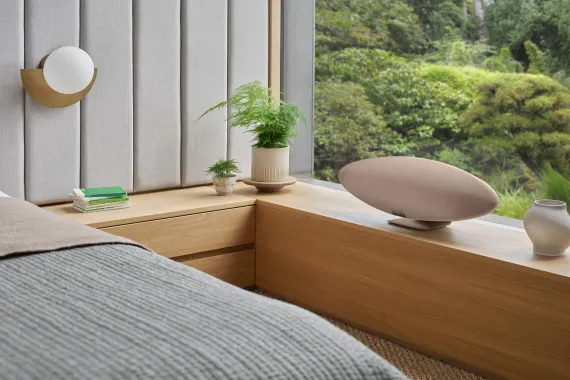 Bowers &amp; Wilkins Zeppelin Pro Edition Solar Gold
