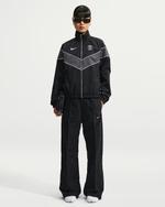 Paris Saint-Germain Windrunner Женская футбольная куртка Nike из ткани с УФ-защитой - NIKE