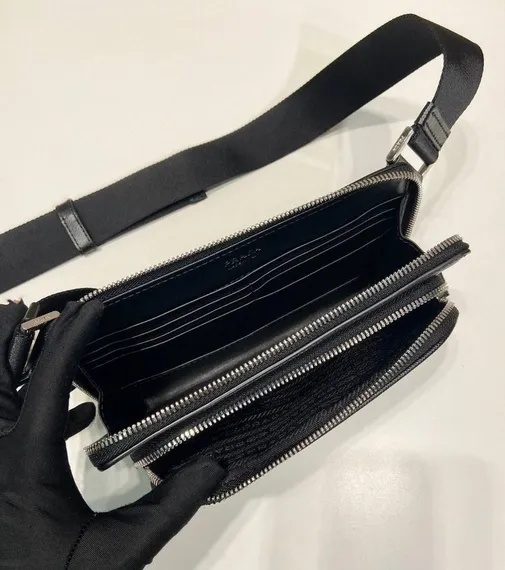 Сумка на пояс Prada черный из кожи saffiano