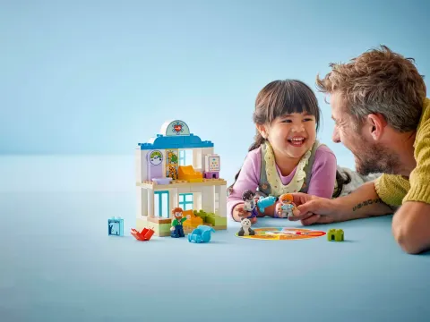 Конструктор LEGO Duplo 10449 Первый раз: Визит к врачу