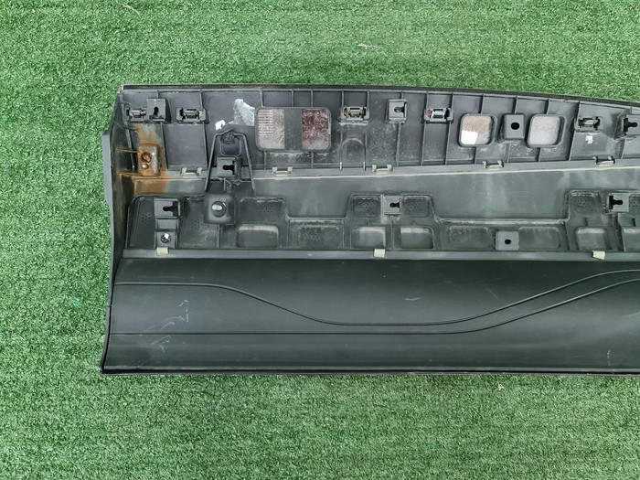 Накладка двери задняя правая Genesis GV80 (20-нв)