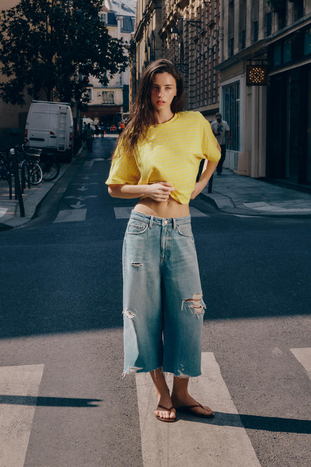 ФУТБОЛКА В ПОЛОСКУ ИЗ ХЛОПКА И ЛЬНА — ZARA