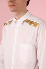 COMME DES GARCONS BLACK РУБАШКА БЕЛАЯ С ДЛИННЫМ РУКАВОМ С РЮШАМИ НА ПЛЕЧАХ