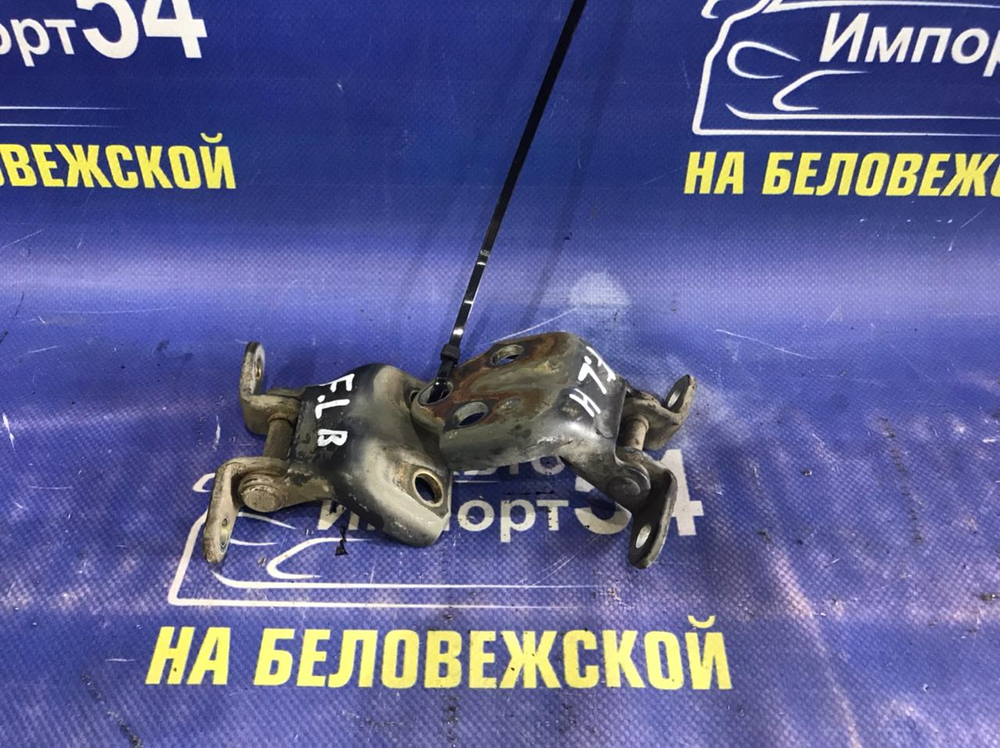Петля двери передней левой MITSUBISHI PAJERO 1990
